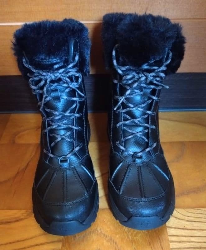 UGG ブーツ　YOSE FLUFF 24cm