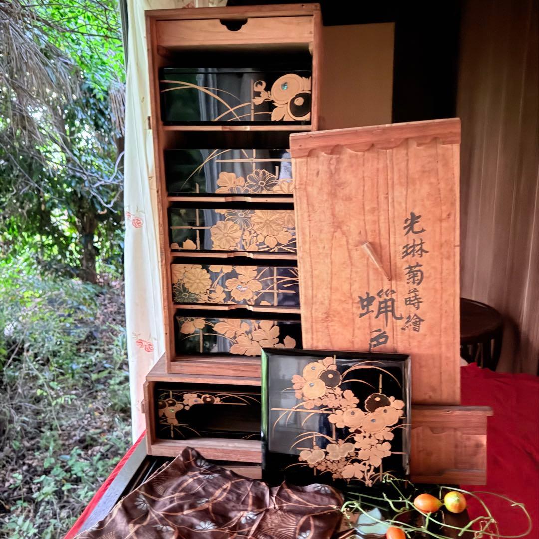 2210様感謝‼️JAPAN蝋色『光琳菊蒔絵五段重二枚蓋』螺鈿光琳　台座付　桐箱入