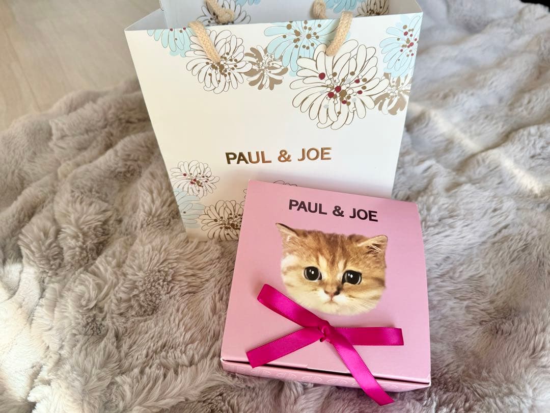 「新品未使用」ポール&ジョー　アニバーサリー限定品3点 アニバーサリー リップスティック ケース / PAUL & JOE BEAUTEの口コミ