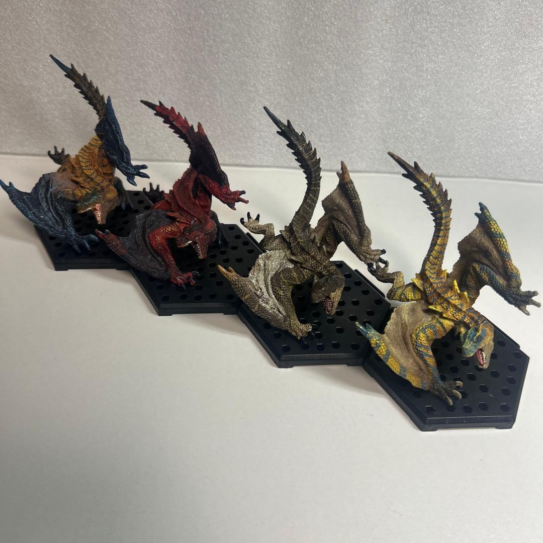 モンスターハンター　ティガレックス フィギュア　４種類