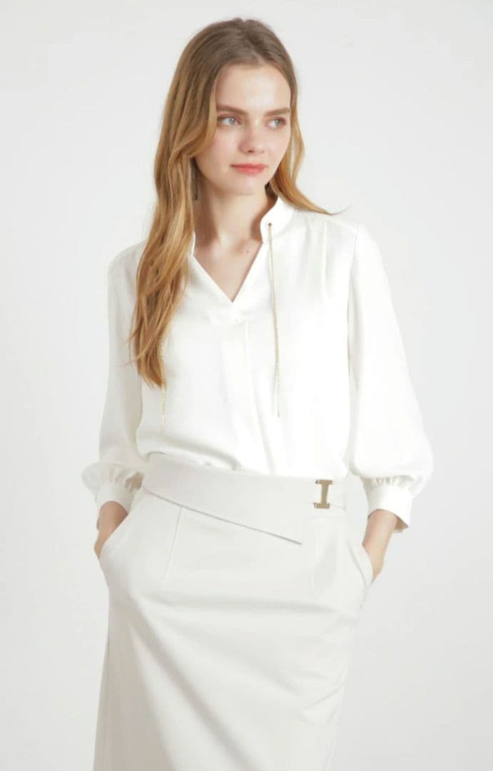 美品 ピンキーアンドダイアン2024 チェーンスタンドブラウス ホワイト 38 ◇チェーンプリントブラウス（0315110216） | PINKY&DIANNE