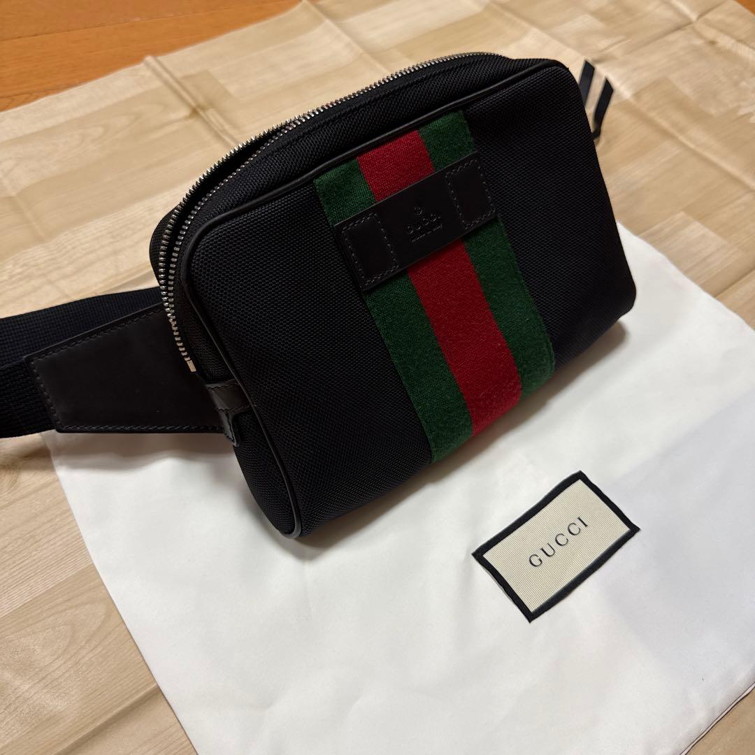 GUCCI ボディバッグ ブラック ストライプ