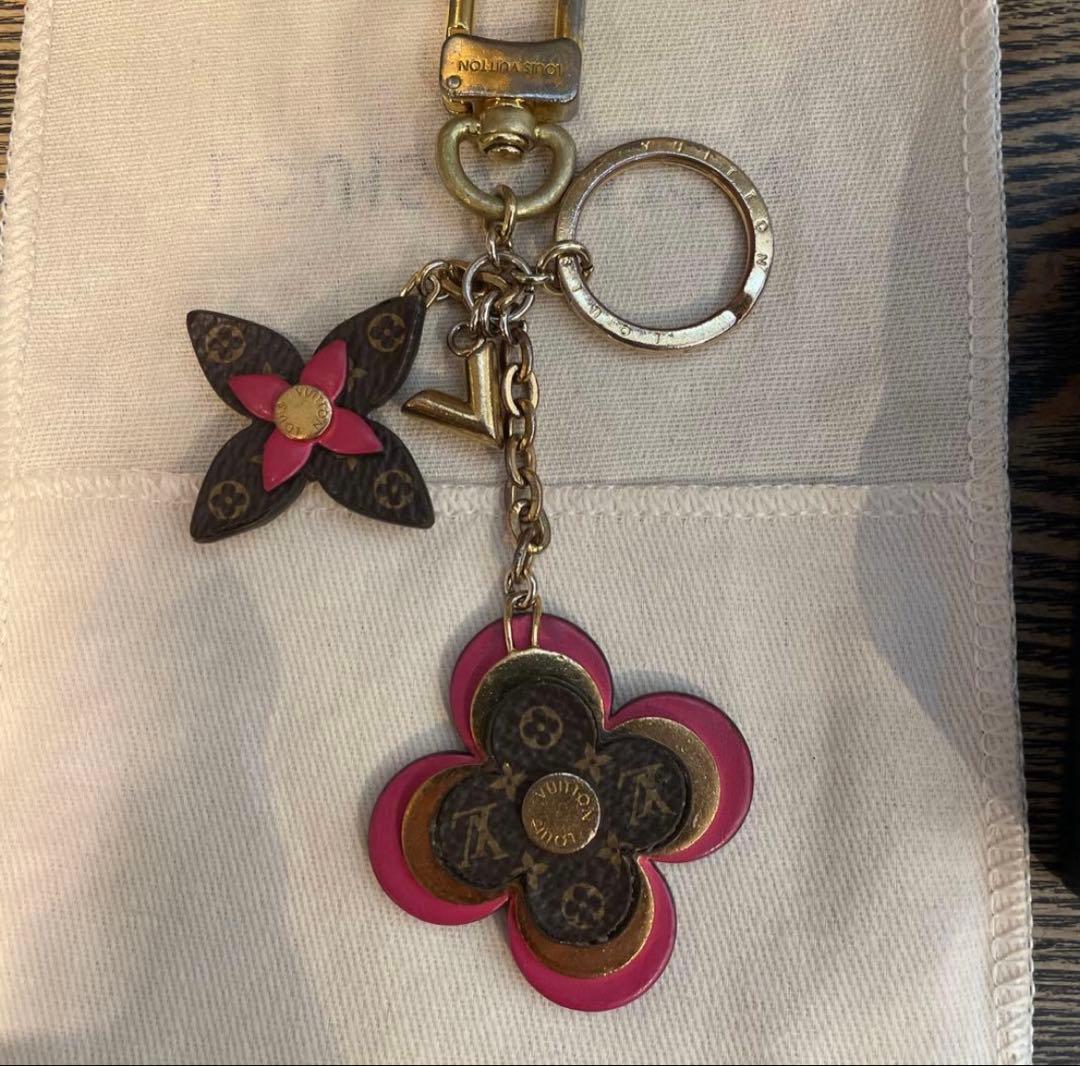 Apple様専用❗️LOUIS VUITTON フラワーモチーフ キーホルダー - メルカリ