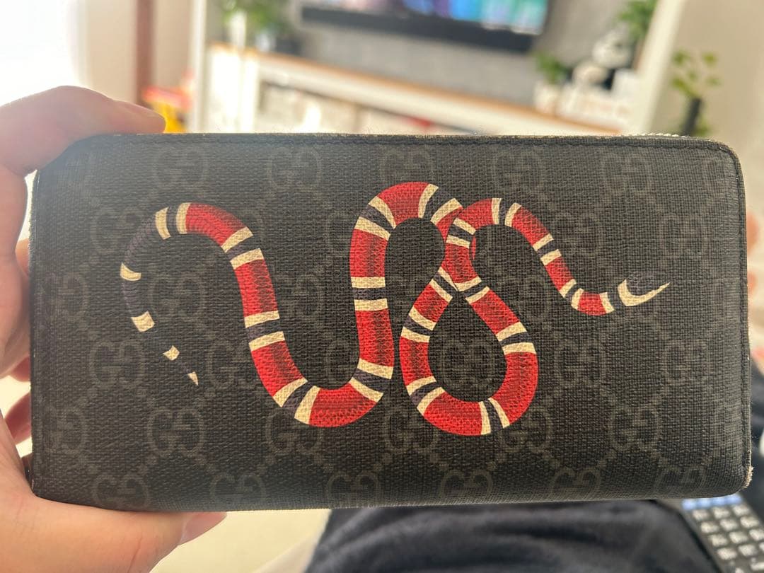GUCCI 蛇モチーフ 長財布