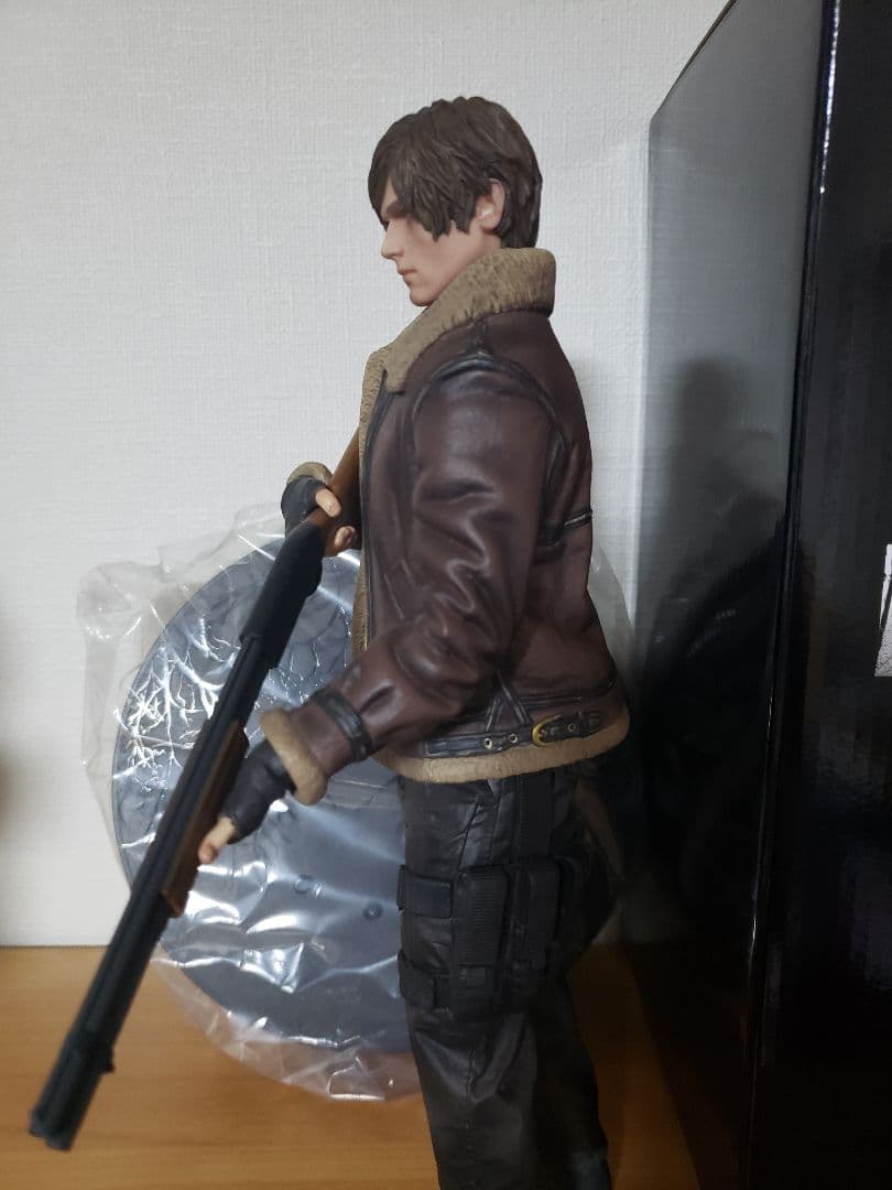 バイオハザード RE4 レオン・S・ケネディ フィギュア 単品 - メルカリ