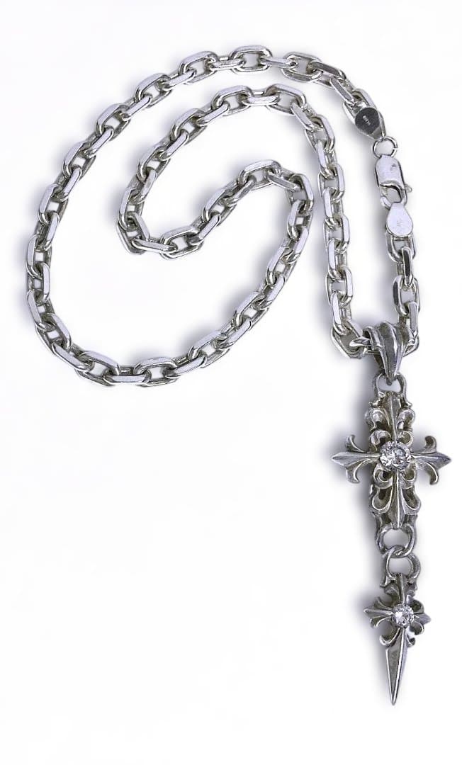 シルバーネックレス クロスチャーム ペンダントトップ ゴシック風クリスタル付き
