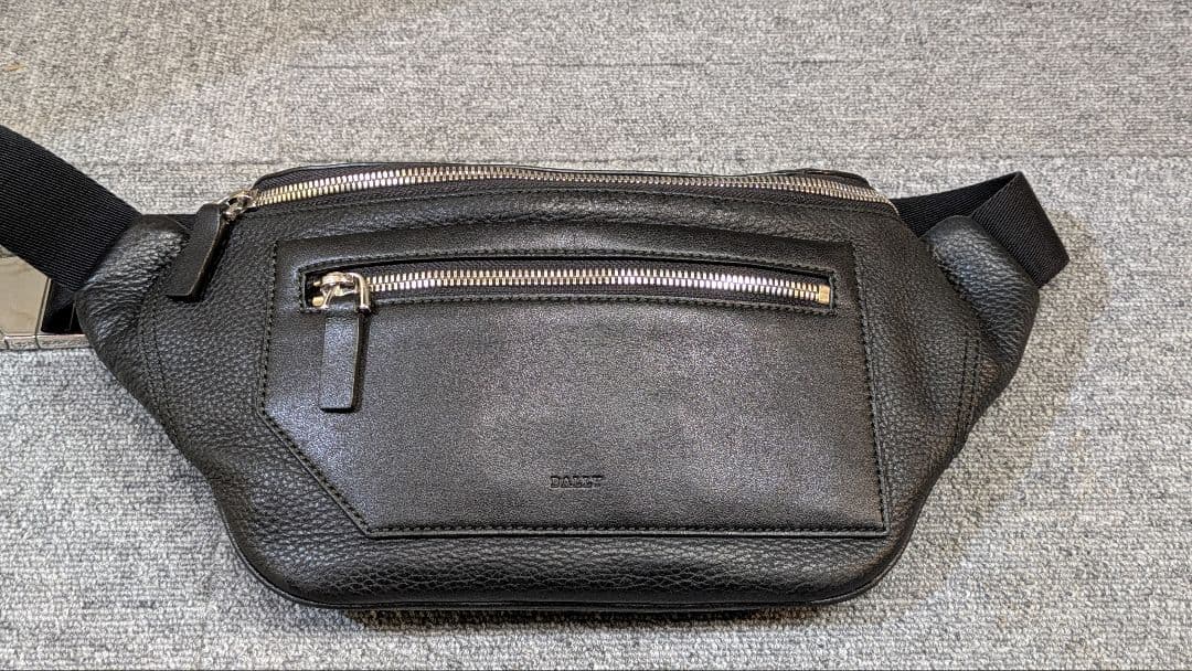 BALLY ブラック レザー ファニーパック