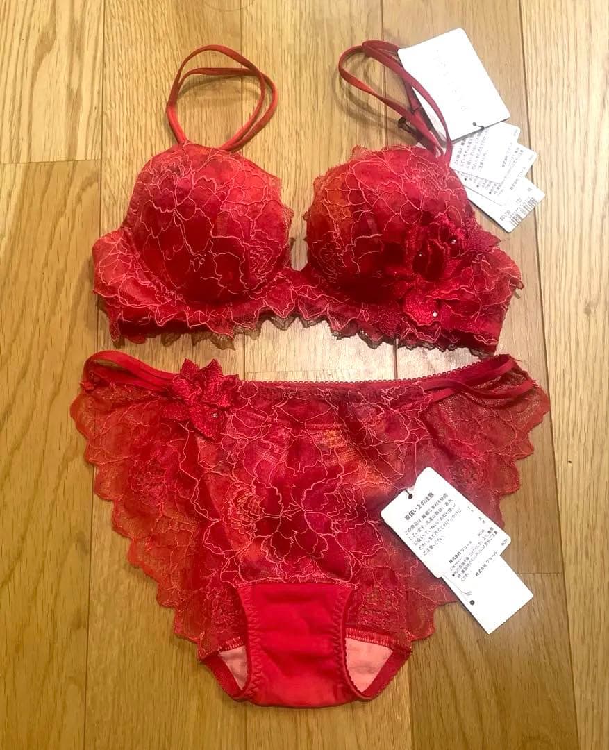 Toto　新品タグ☆ワコール パルファージュ☆ブラジャーC65 ショーツM Toto様専用 新品タグ☆ワコール パルファージュ☆ブラジャーC65