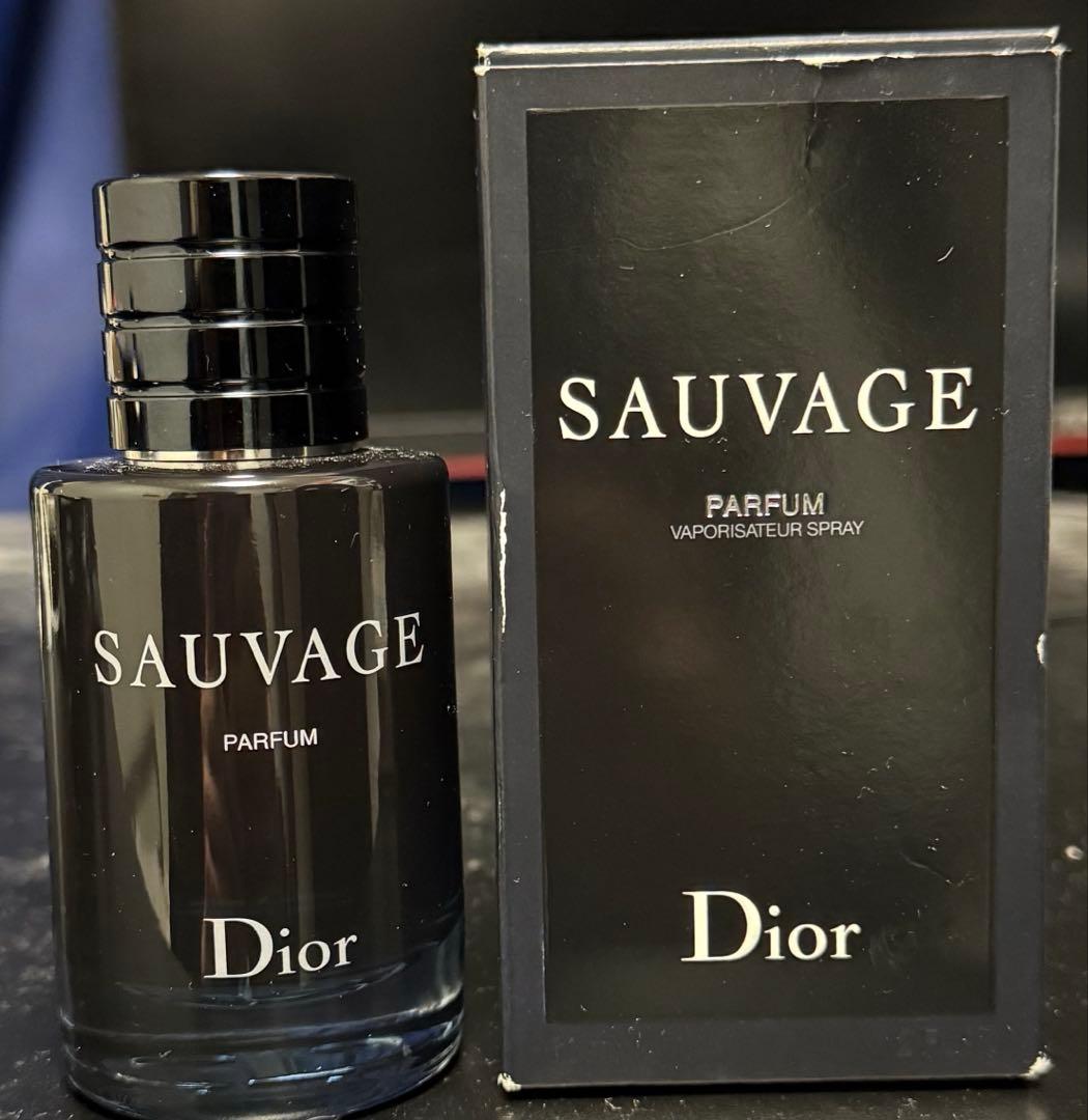 正規品値下げDior Sauvage パルファム ボックス付き　香水　メンズ香水