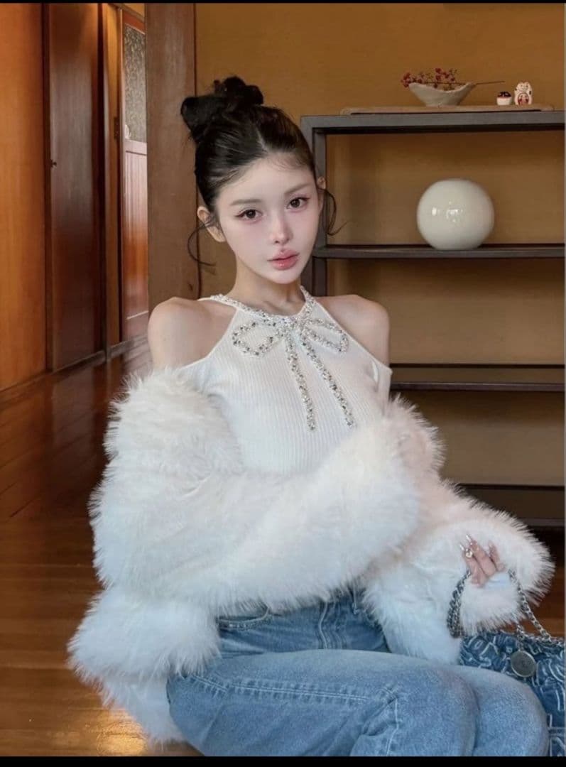 新品タグ付き！オフショルダー ビーズ付きニット