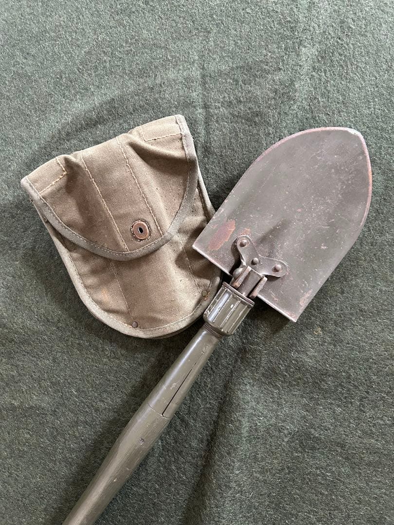 ミリタリー　米軍　折りたたみ式シャベルとポーチセット