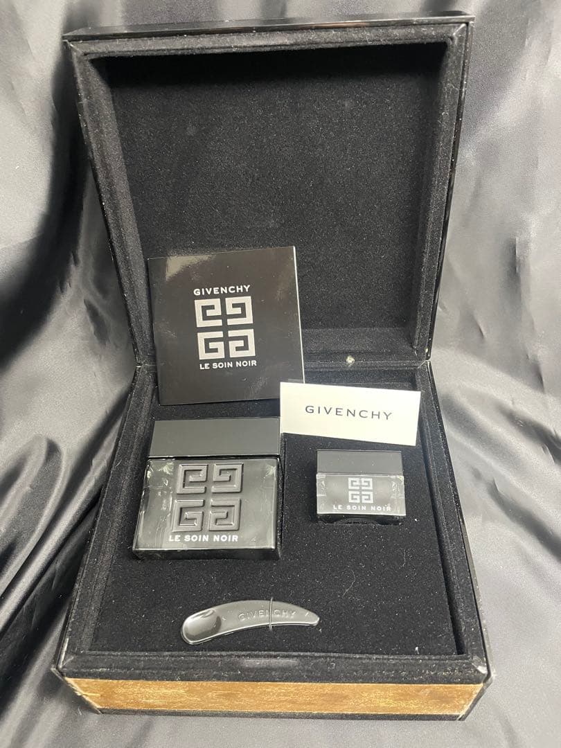 Givenchy Le Soin Noir 50ml・5ml - メルカリ