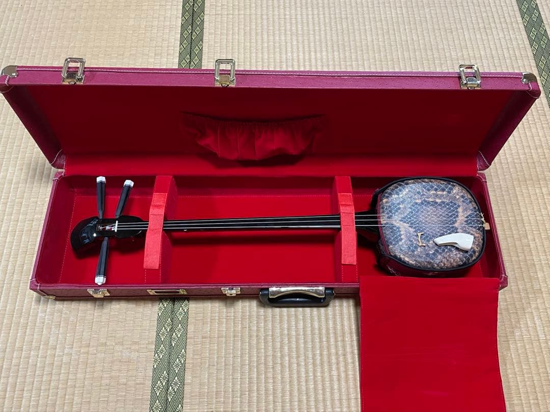 沖縄さんしん　本体とケース、ウマと爪のセット