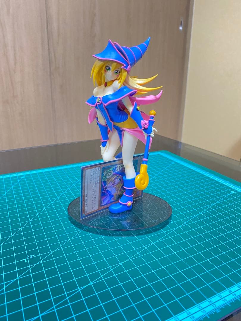 遊戯王　ブラックマジシャンガール　フィギュア