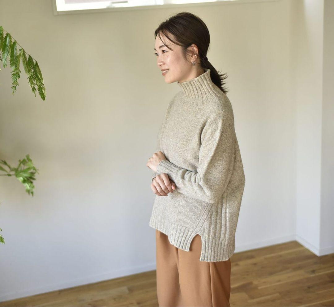 【はるる】OUR上質ウールのサイド切り替えニットミルクティベージュ
