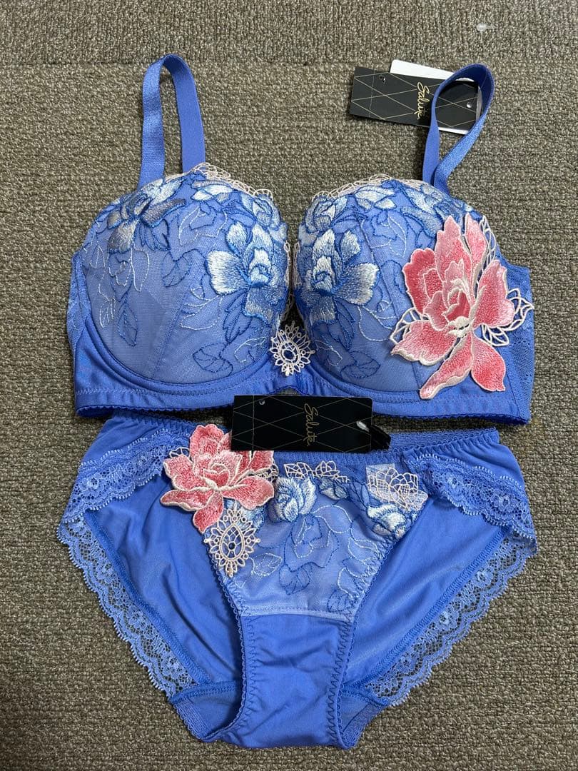 サルート　76G 店舗限定　リッチヴェール　F70ノーマルショーツ　M