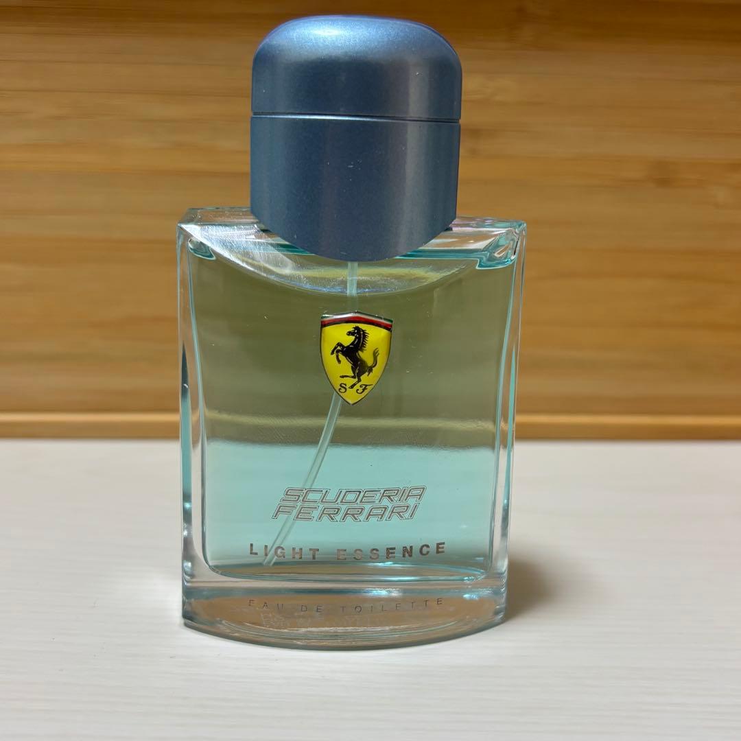 新品未使用　フェラーリ　ライトエッセンス　オードトワレ　香水　75ml