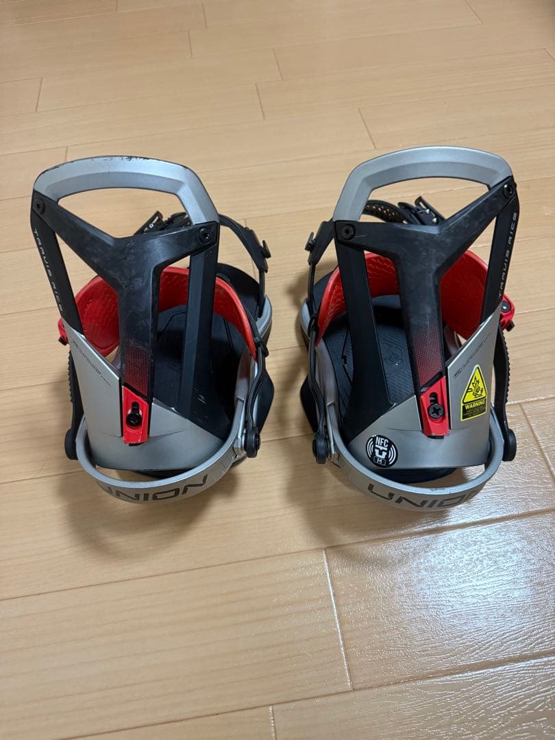 UNION スノーボードビンディング シルバー/レッド