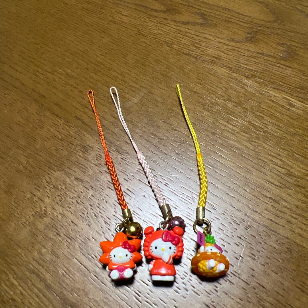 ご当地キティ ストラップ 3個セット - メルカリ