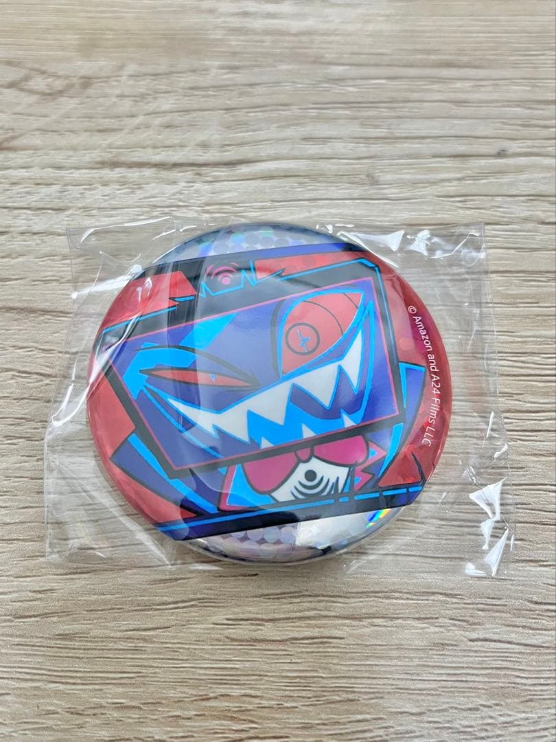 ハズビンホテル ヴォックス ホログラム缶バッジ - メルカリ