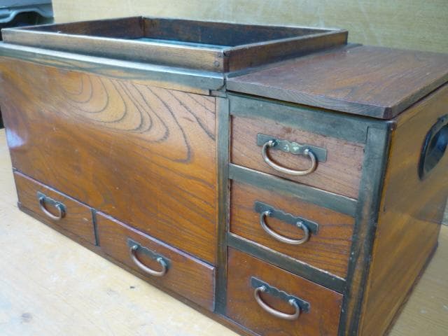 長火鉢（関東火鉢）　ケヤキ材　火箸・灰ならし・猫板付き