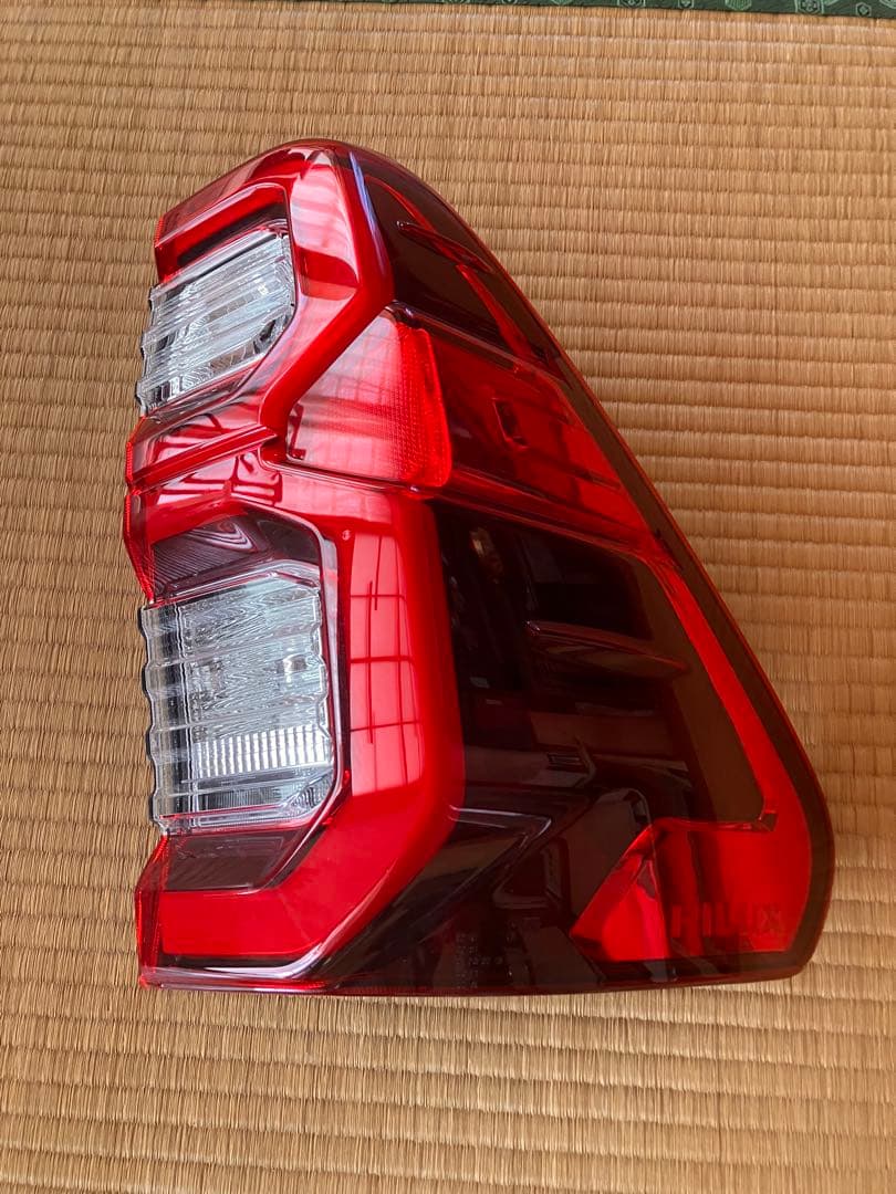トヨタ ハイラックス GUN125 後期 Z 純正 右テールランプ 動作確認済