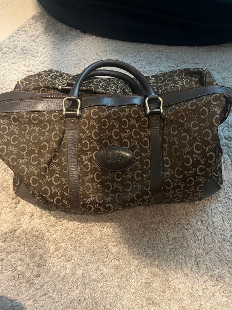 ブラウン ボストンバッグ ロゴ入り