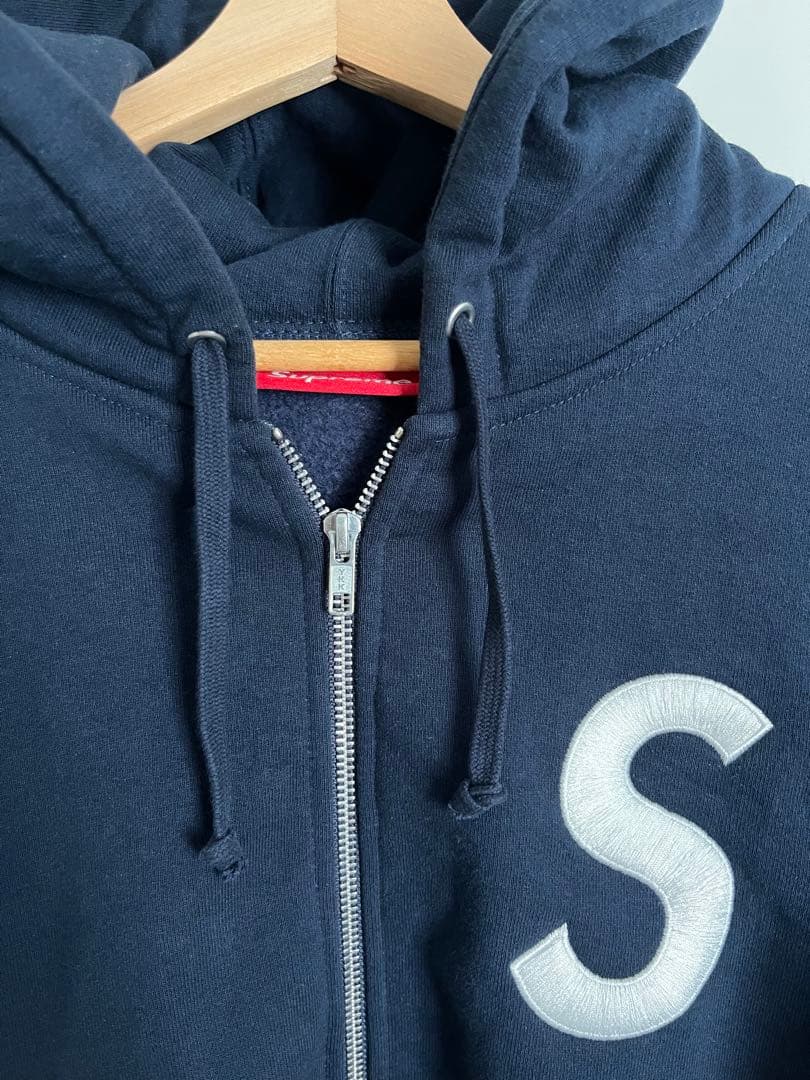 supreme なごみちゃん着用 ネイビー S刺繍 ジップパーカー sロゴ