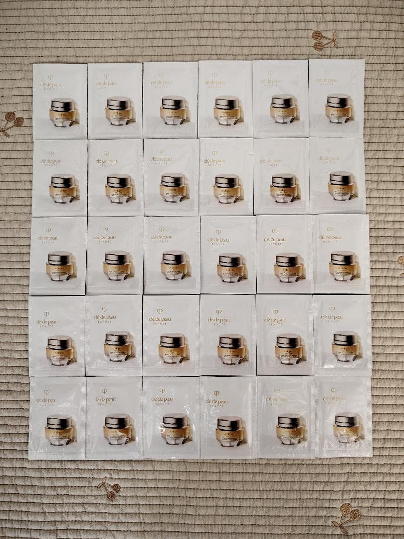 資生堂クレ・ド・ポーボーテ　クレームヴォリュミザントＳ　サンプル0.3ｇ×30包