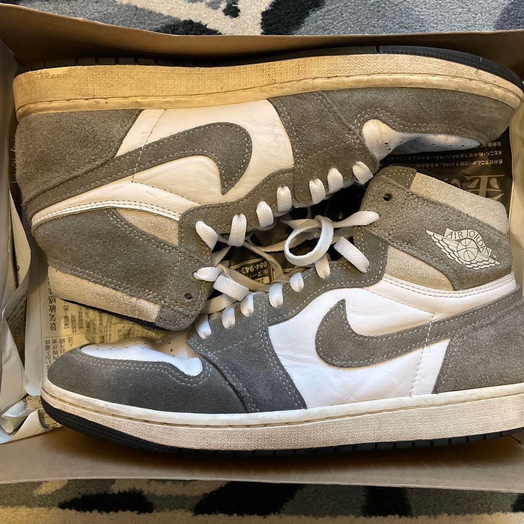 NIKE Air Jordan 1 ブラックアンドスモークグレー