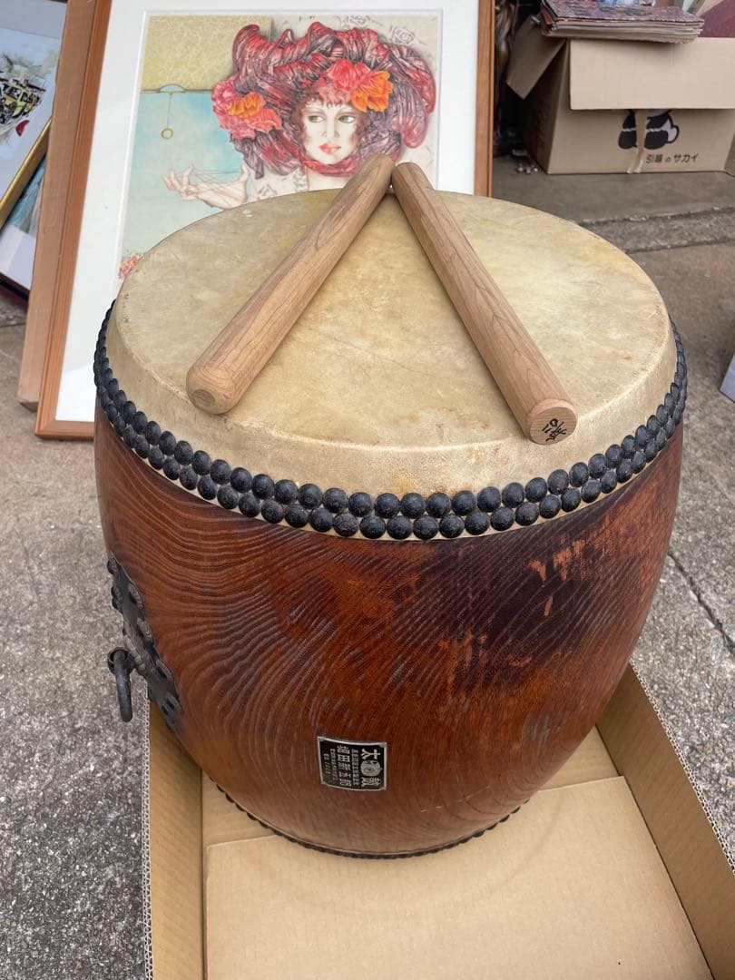 堀田新五郎　ケヤキくり抜き和太鼓 鳳凰印諸太鼓　打面36cm 2324様専用 本欅胴 1尺×1尺3寸 堀田新五郎 台バチ付 銘板 太鼓 - メルカリ