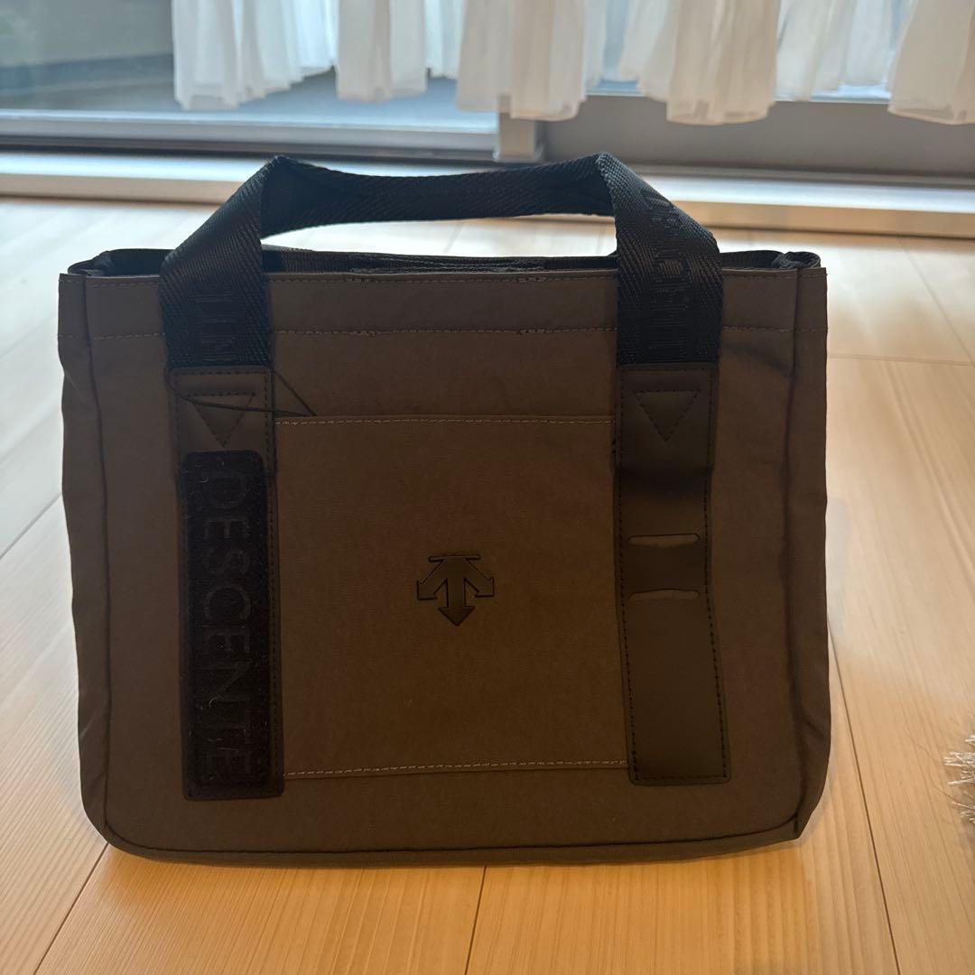 新品タグ付き2025年冬新作デサントゴルフカードバッグ　グレー