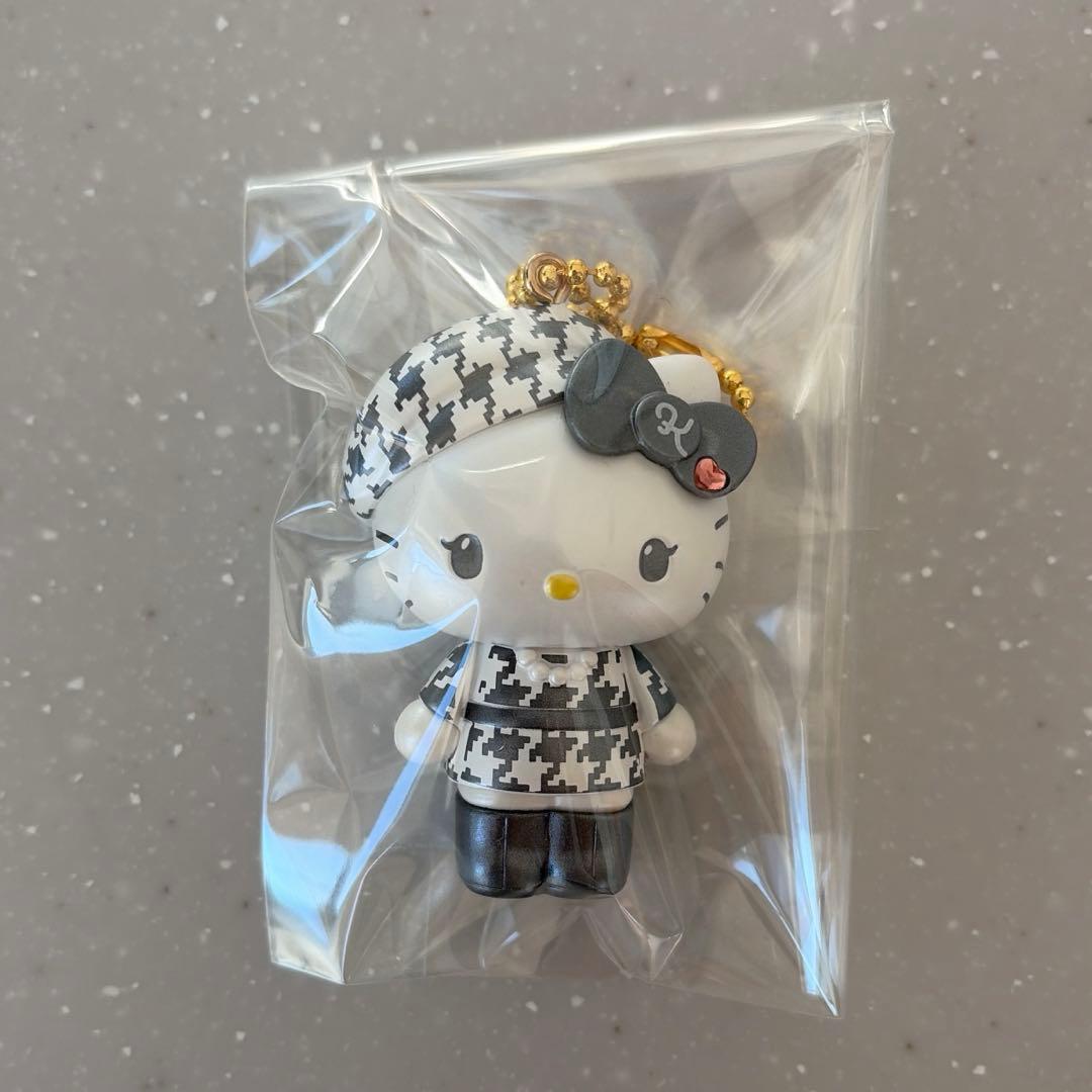 新品未使用】ハローキティ モノクロガーリー シークレットマスコット