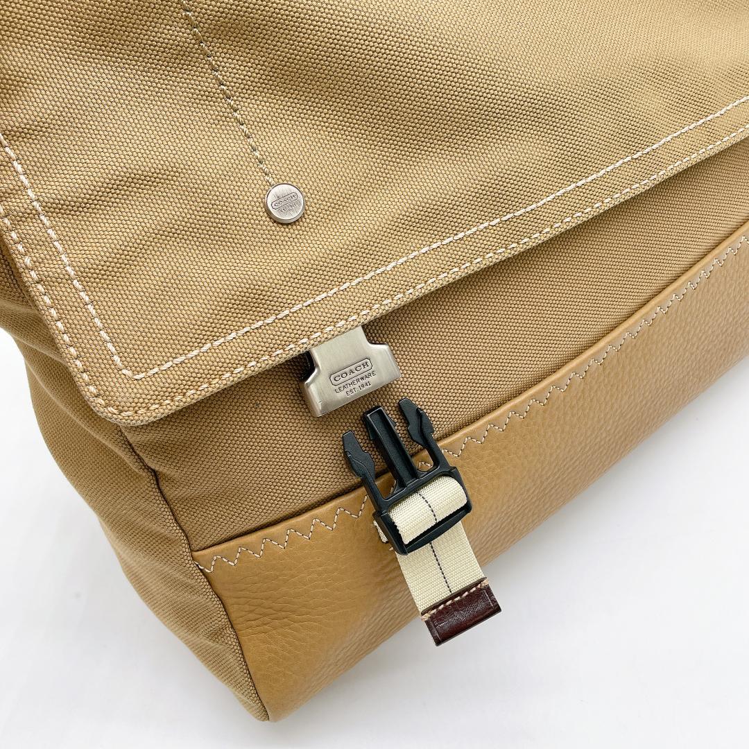 COACH キャンバス A4可能 メッセンジャーバッグ ベージュ e768