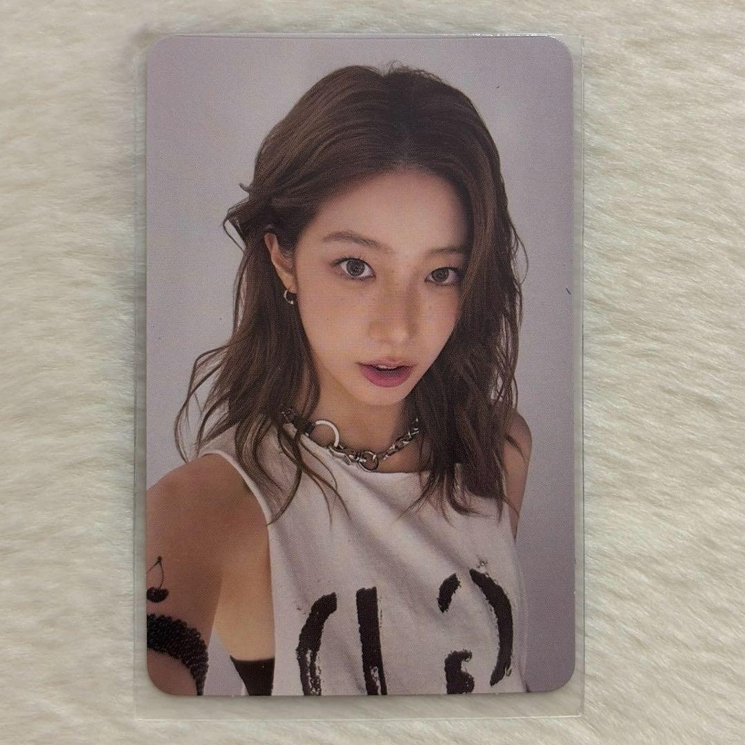 LE SSERAFIM spaghetti カズハ コンパクト トレカ - メルカリ