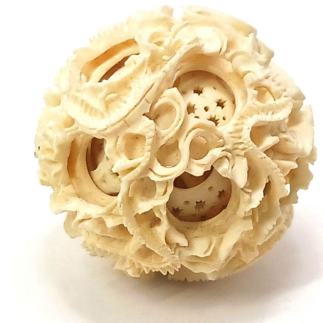 Y777-2 高級彫刻 極上 天球 象細工台座 透かし彫り 総重量115g