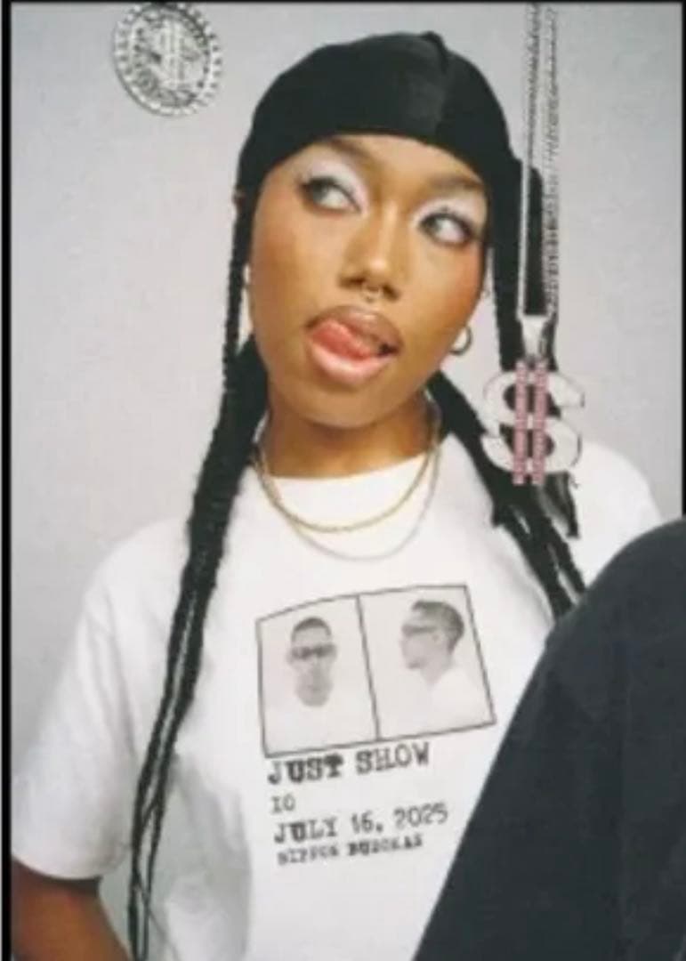 vallad IO武道館グッズ JUST mag shot T Mサイズ - メルカリ