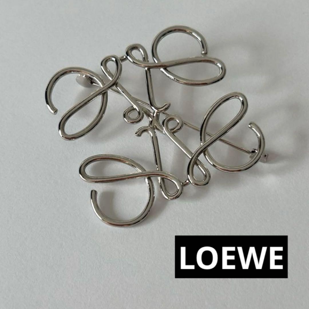LOEWE ロエベ シルバー ロゴマーク アナグラム ブローチ - メルカリ