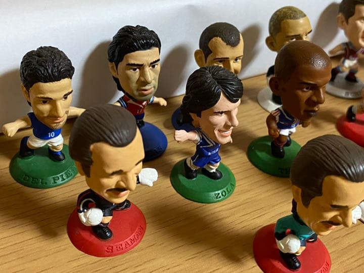 サッカー選手フィギュア 33体セット - メルカリ