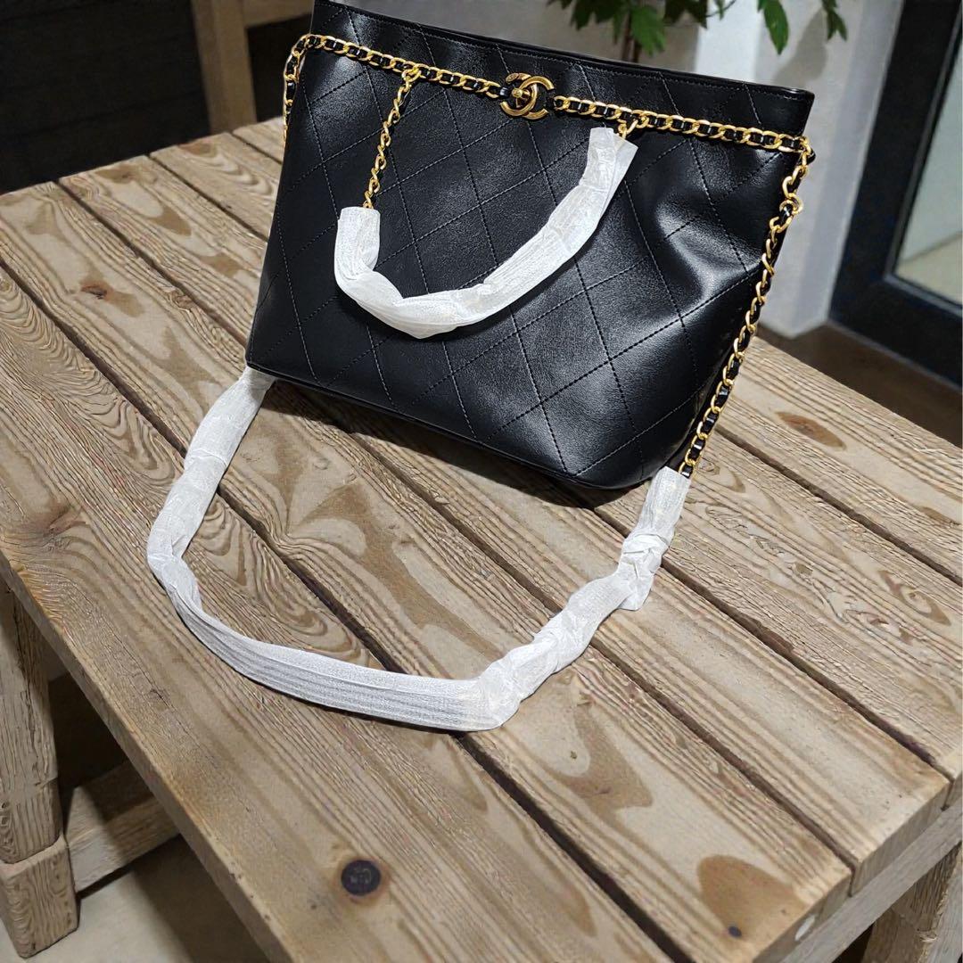 CHANEL　　キルティング　ゴールドチェーン