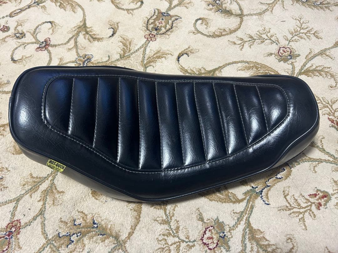 美品　装着画像ありハーレーダイナ2003年　ソロシート