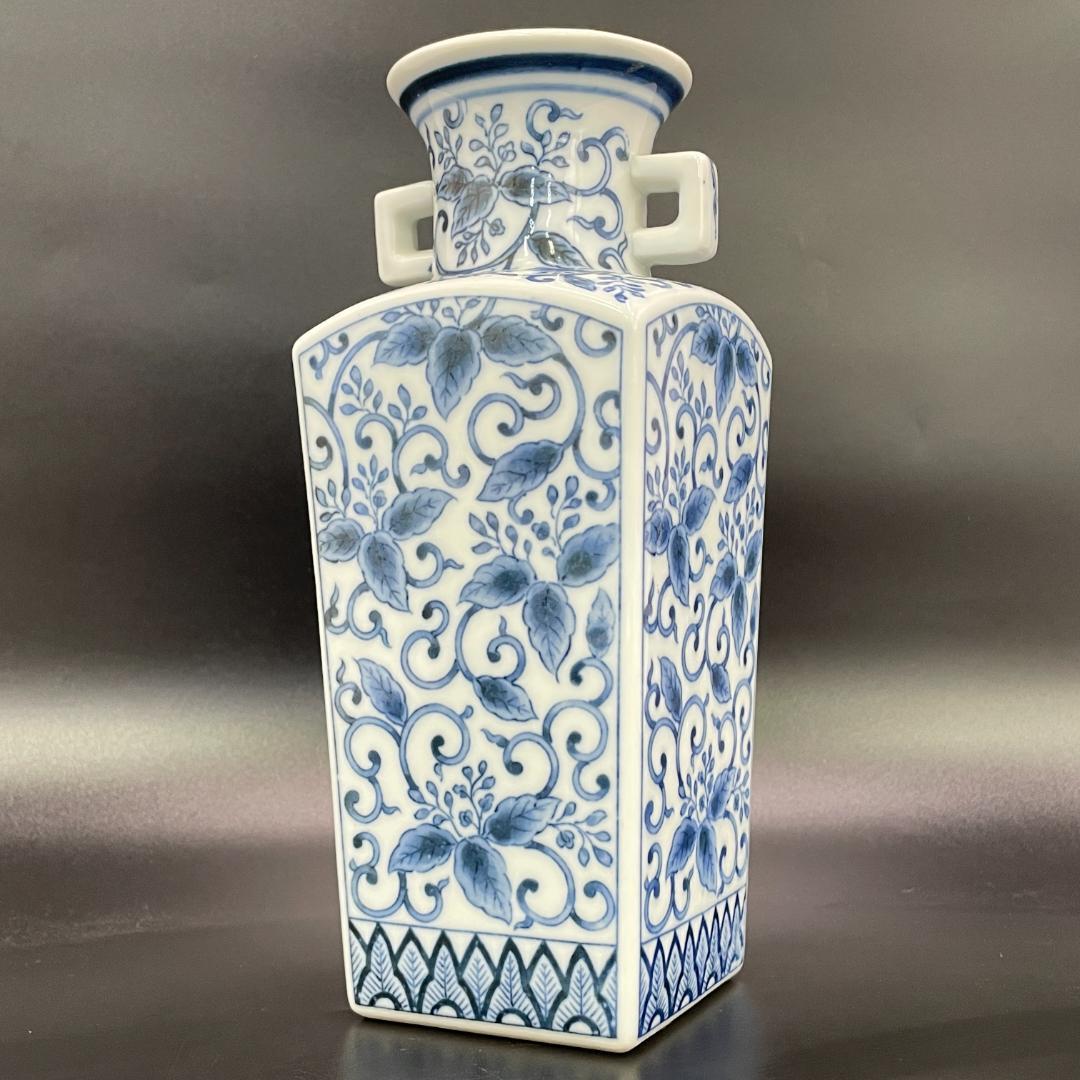 有田焼 華山窯 耳付き 花瓶 唐草文様 染付 角瓶 高さ24cm R8SB49