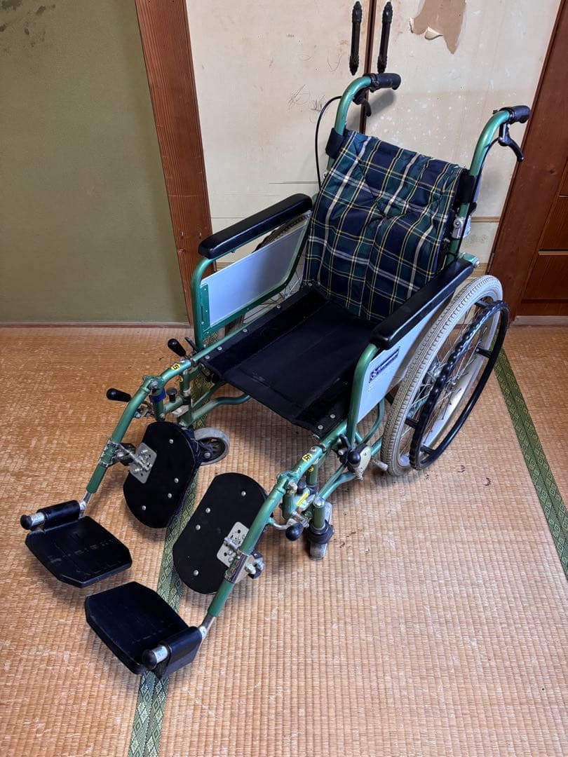 ⭐️折り畳み式車椅子　コンパクトサイズ　自走用車椅子