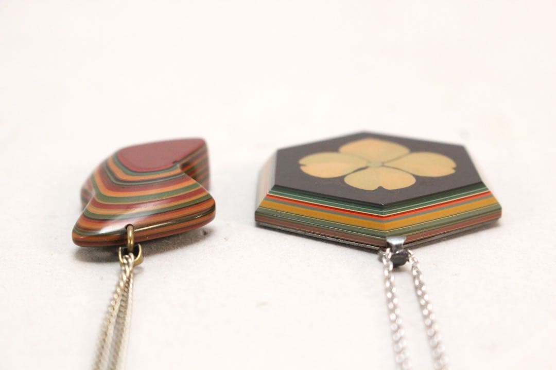 5142 堆朱 ペンダント2点 明石朴景 作 花文六角ペンダントトップ 送料無料