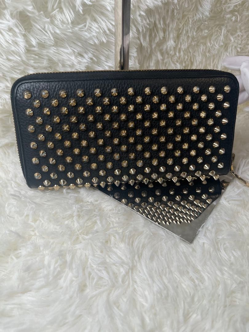 ✨美品 ✨ルブタン ラウンドジップ パネート 長財布 シボ革 ブラック レザー