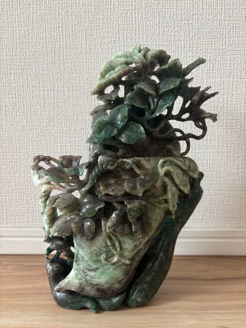玉石翡翠 植物モチーフ 彫刻 高さ約25cm