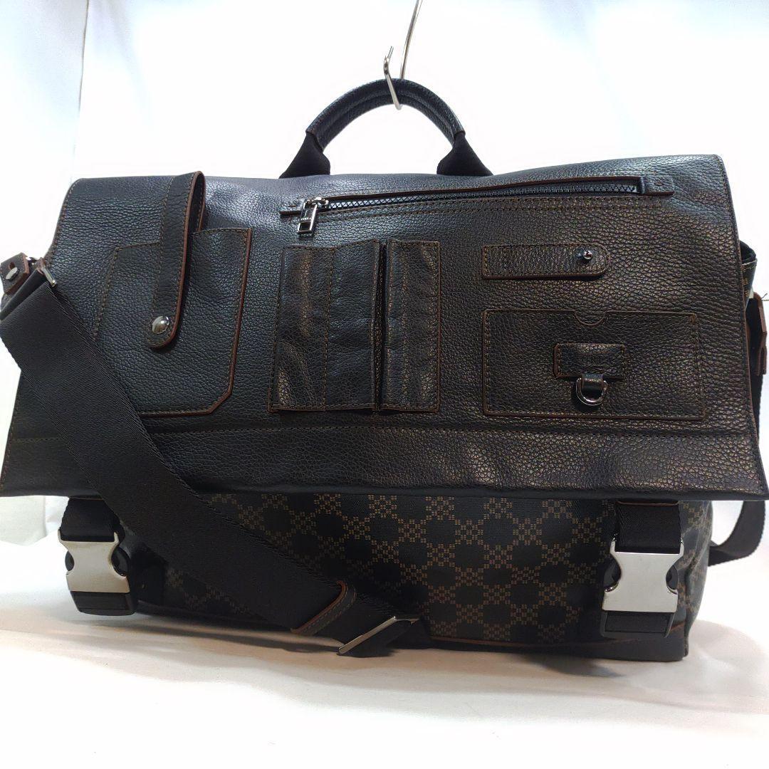 【極美品】フルラ メッセンジャーバッグ 2way レザー×PVC 総柄 黒 FURLA（フルラ） ショルダーバッグ CLASSIC クラシック WE00600 BX2827