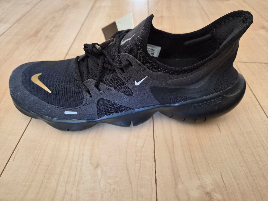 新品未使用タグ付き 27.5cm NIKEナイキ フリーラン5.0 　ブラック