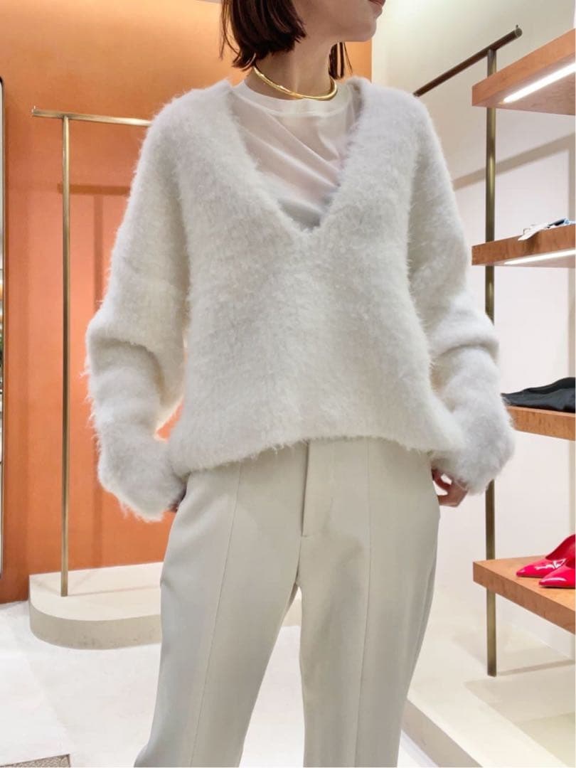 ウィムガゼット ニットVプルオーバー ホワイト 白 もこもこ 深め Vネック