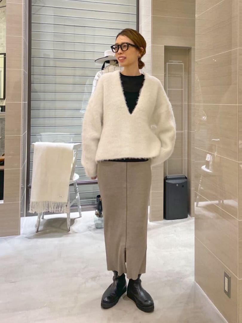 ウィムガゼット ニットVプルオーバー ホワイト 白 もこもこ 深め V